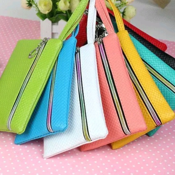 Handbags - FREE with any $25+ Purchase! Small Zipper Bag